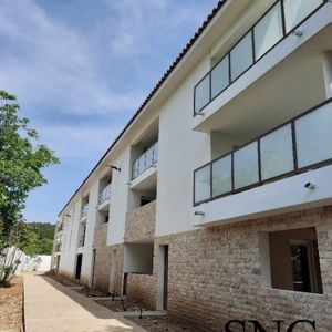 T2 AVEC BALCON ET DEUX PARKINGS - Photo 2