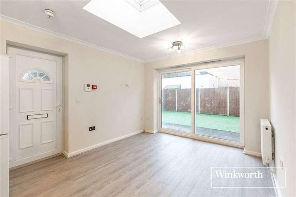 Ballards Lane, London, N3 - Photo 1