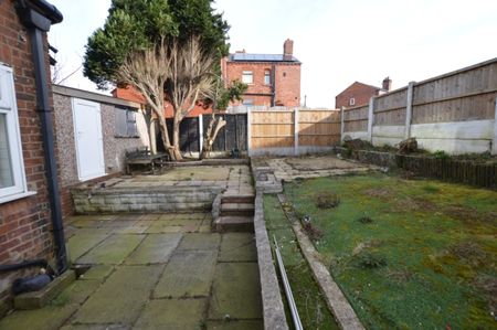 3 Bedroom Semi-Detached House - Photo 2