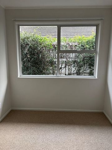 Modern rear 3 bed house – Newly Renovated! - Photo 4