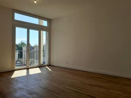 Location Appartement 3 pièces 71m² AGEN 47000 - Photo 3