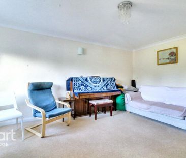 4 bedroom link detached house to rent - Photo 1