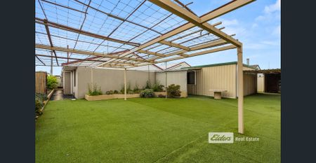 FAMILY HOME, MUST VIEW! - Photo 5