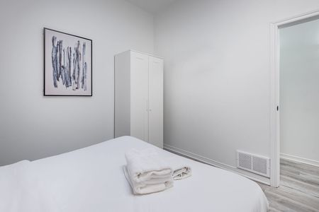 1216 Stanley, Spacious 3-Bedroom Apartment for Rent! - Photo 2