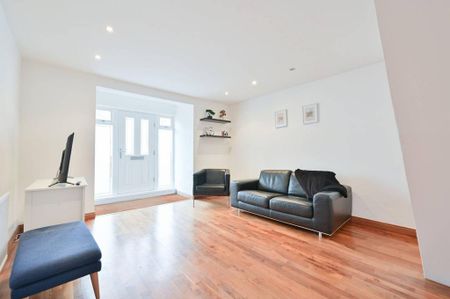 2 bedroom end of terrace house to rent - Photo 4