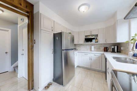 For Lease - 68 Christina Crescent, Toronto, Ontario - Photo 2