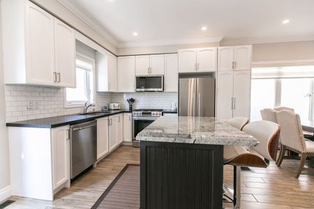 For Lease - 1955 Swan Street, Innisfil, Ontario - Photo 2