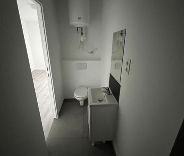 Studio remis à neuf à 6040 Charleroi Jumet  Loyer: 580 € - Photo 6