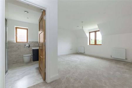 Beautifully presented, newly built family home with stunning rural views - Photo 3