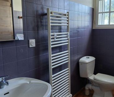 A proximité du centre-ville de La Gacilly, logement meublé offrant ... - Photo 4
