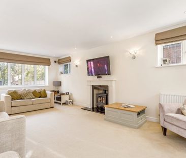 4 bedroom detached house to rent - Photo 2