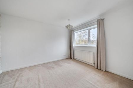 4 bedroom detached house to rent - Photo 2