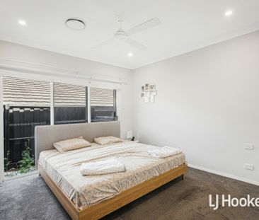 Beautiful 4 Bedroom Home - Prime Location! - Photo 1