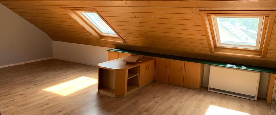 Charmante DG Wohnung, EBK, Klima, 3 Zi., Balkon, Stellplatz - Foto 1