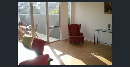 PRIME LOCATION - Photo 2