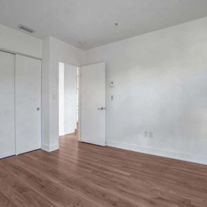 4 1/2 Montréal Downtown 700 sq.ft - 2 beds, 1 bath - Photo 2