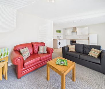 2 bedroom Flat to rent - Photo 4