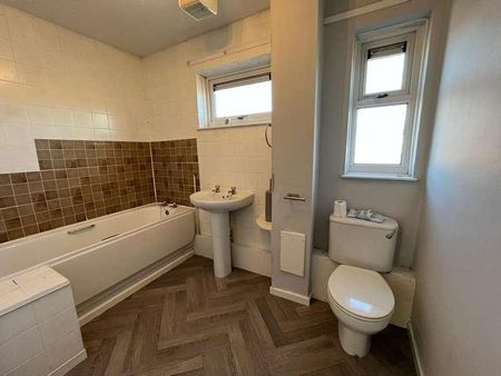 Earlesdon Crescent, Little Hulton, Manchester, M38 - Photo 4