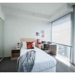 2 Bedroom Apartment - Large High Level - Photo 3