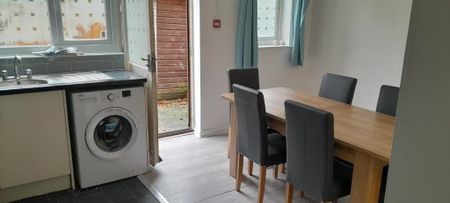 4 bedroom semi-detached house to rent - Photo 2