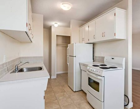 Renovated Suite - 2 Bedroom - Photo 2