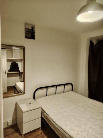 1 bedroom in a house share to rent - Photo 4