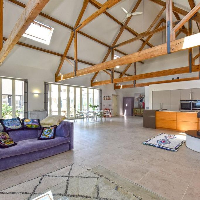 5 bedroom detached house to rent - Photo 1