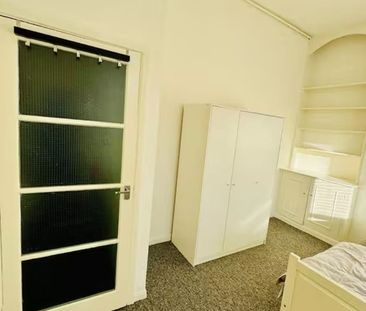 Room in a Shared House, Selhurst Road, SE25 - Photo 3