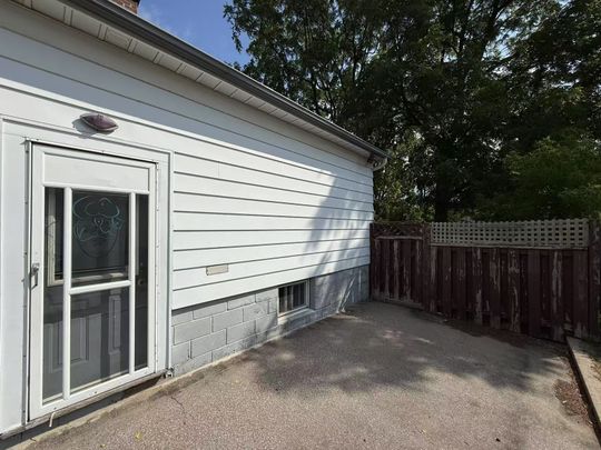 For Lease - 7 Weir Crescent, Toronto, Ontario - Photo 1