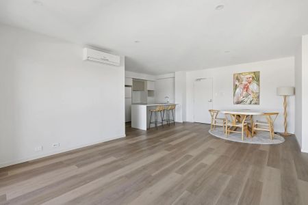 Spacious Riverside Apartment with Resort Style Living - Photo 2