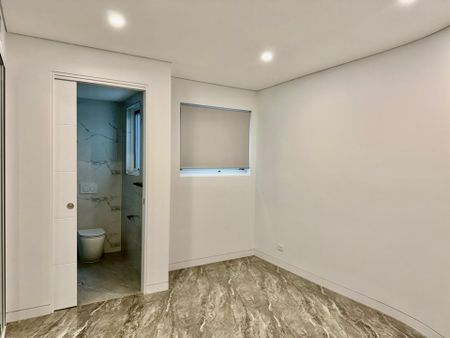 Brand New Luxury Double Storey Home - Photo 3