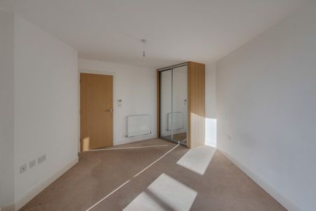 1 Bed Flat - Photo 2