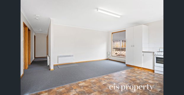 Spacious Five Bedroom Home - Photo 1