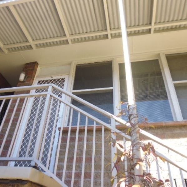 Two bedroom unit with single garage - Photo 1