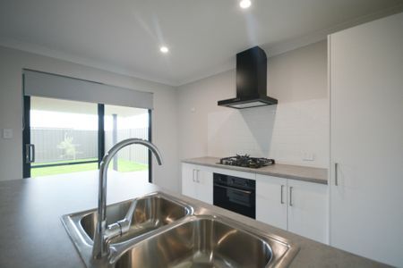 Brand New Four Bedroom Dual Living Property! - Photo 3