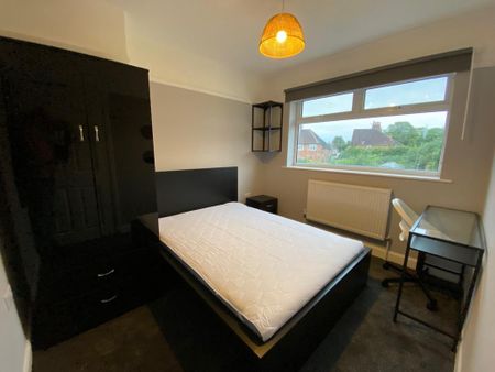 4 bedroom terraced house to rent - Photo 4