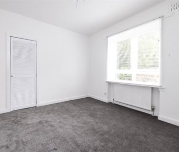 3 bedroom flat to rent - Photo 6