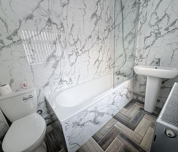 2 bedroom terraced house to rent - Photo 4