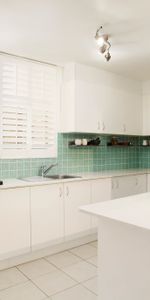 Stylish & Well Situated 3 Bedroom Apartment - Photo 3
