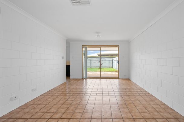 Neat and tidy unit in a quiet street - Photo 1