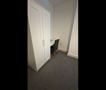 Room in a Shared House, Babington Road, NW4 - Photo 1