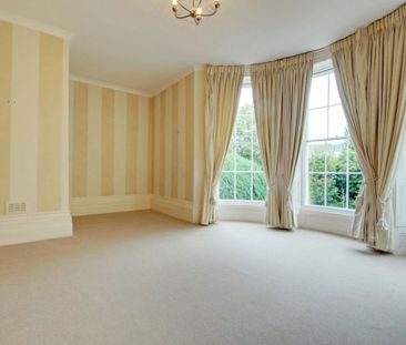 A 1 Bedroom Flat in The Park GL50 2RW - Photo 2