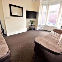 8 bedroom House in Burley Lodge Road, Leeds - Photo 1