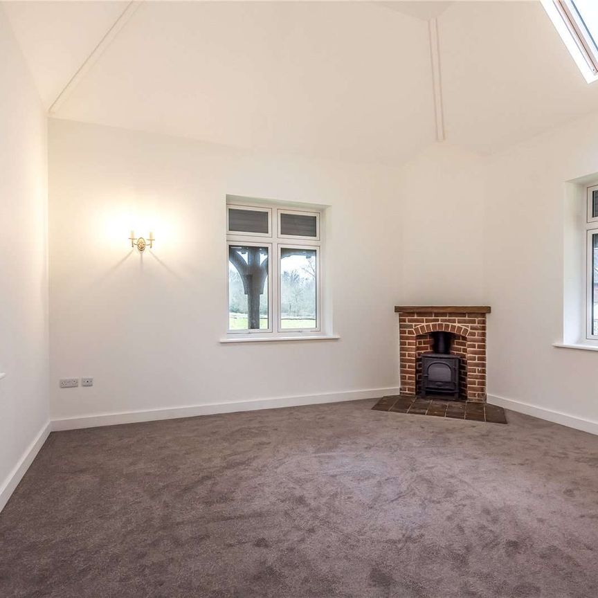 Newly renovated 3 bedroom bungalow situated in sought after location. - Photo 1