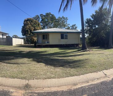 15 Leichhardt Dr, Moranbah, Qld 4744 - Photo 5