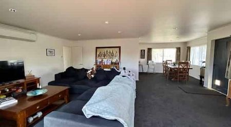 WESTPORT - 4 BEDROOMS - Photo 2