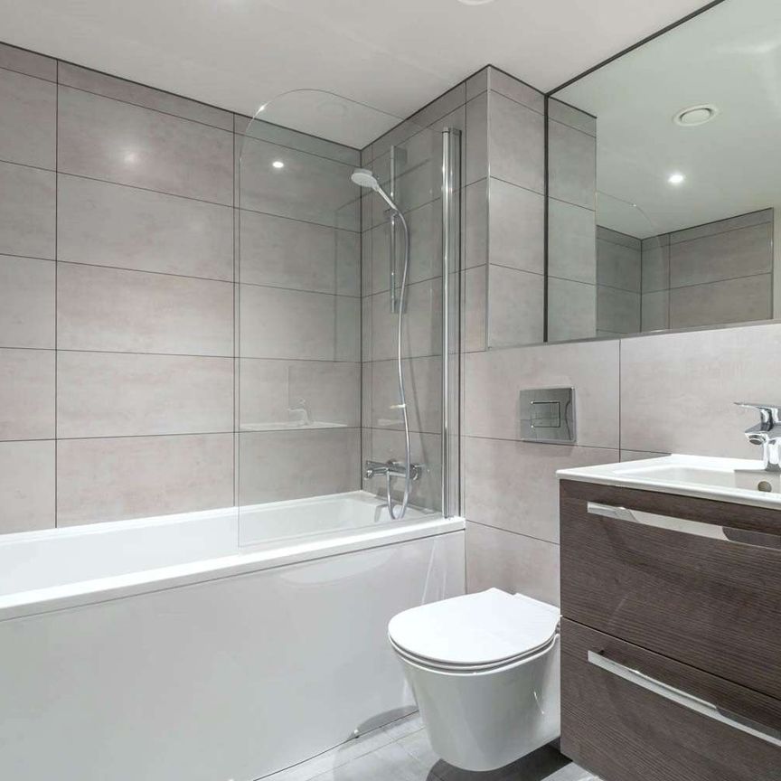 Furnished One Bedroom Apartment located on the eighth floor in a high-spec apartment building with access to the Park Regis Hotel amenities. - Photo 1