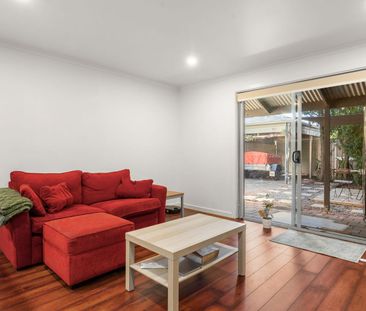 Modern Three-Bedroom Townhouse with North-Facing Courtyard - Photo 2