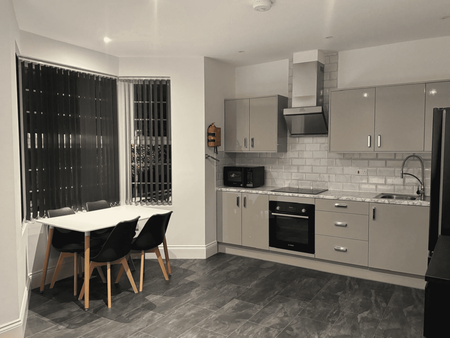 Studio to rent - Photo 5