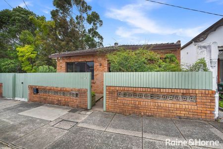 1/70 Petersham road, Marrickville, NSW 2204 - Photo 2